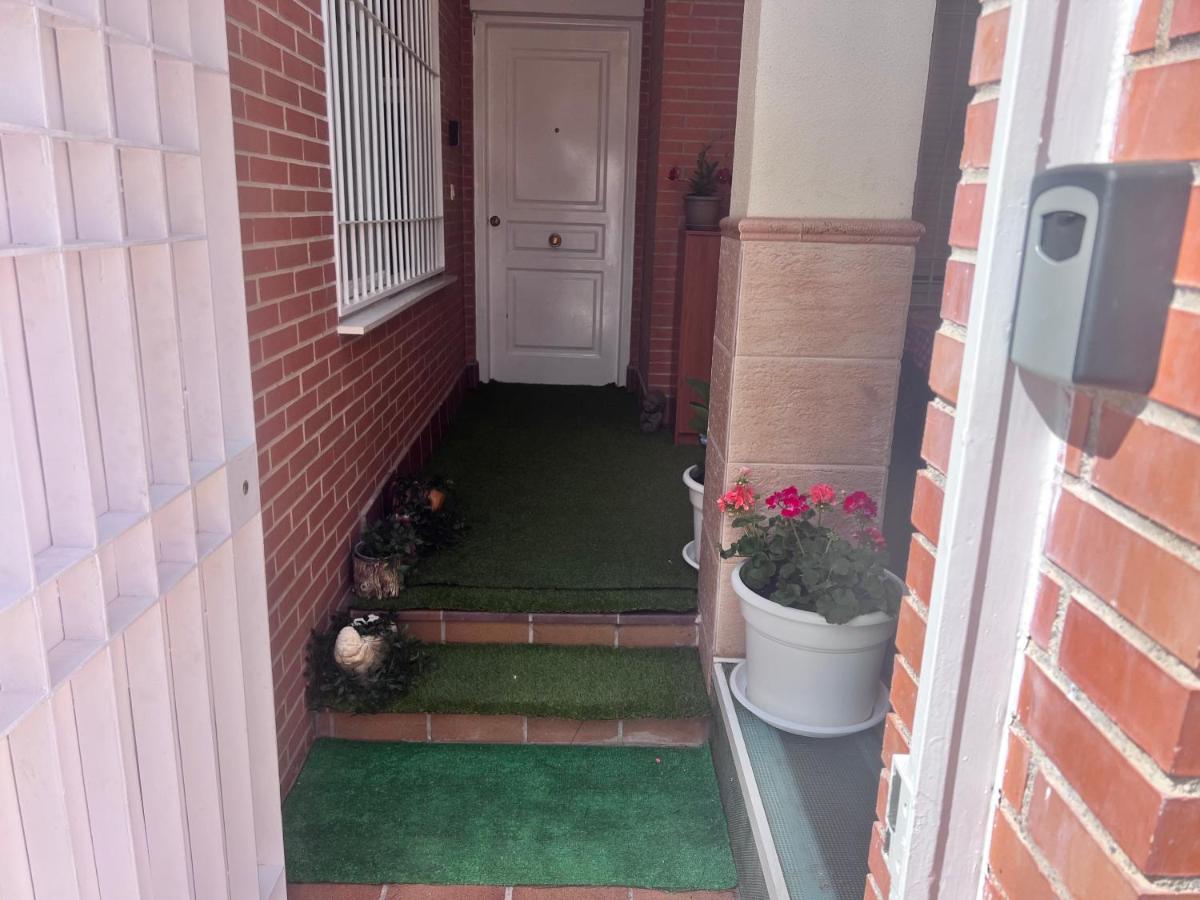 Apartmán Casa Ideal Familias Y Grupos Con Balcones Exterior Soleada Patios Cerca Alhambra, Sierra Nevada, Rio Genil, Lancha Del Genil, Parque Llano Y Reloj Del Sol Con Barbacoas, Campo De Futbol, Circuito Gimnasia Granada Exteriér fotografie