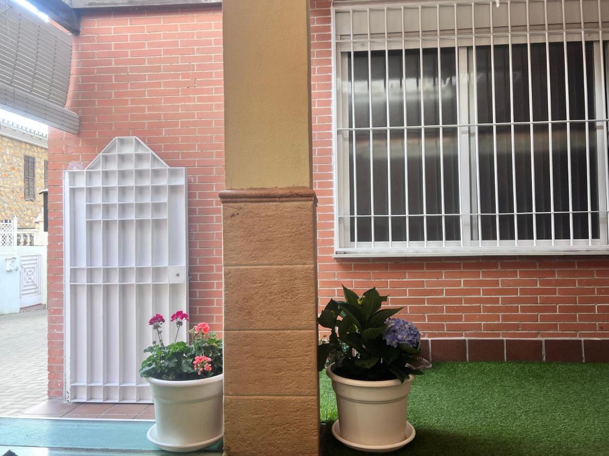 Apartmán Casa Ideal Familias Y Grupos Con Balcones Exterior Soleada Patios Cerca Alhambra, Sierra Nevada, Rio Genil, Lancha Del Genil, Parque Llano Y Reloj Del Sol Con Barbacoas, Campo De Futbol, Circuito Gimnasia Granada Exteriér fotografie