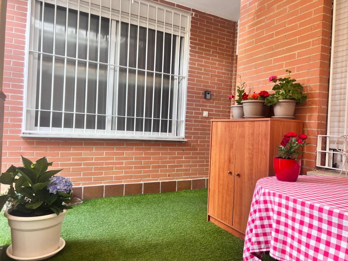 Apartmán Casa Ideal Familias Y Grupos Con Balcones Exterior Soleada Patios Cerca Alhambra, Sierra Nevada, Rio Genil, Lancha Del Genil, Parque Llano Y Reloj Del Sol Con Barbacoas, Campo De Futbol, Circuito Gimnasia Granada Exteriér fotografie
